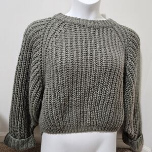 Allie Rose Chunky knit cropped sweater. Size Medium